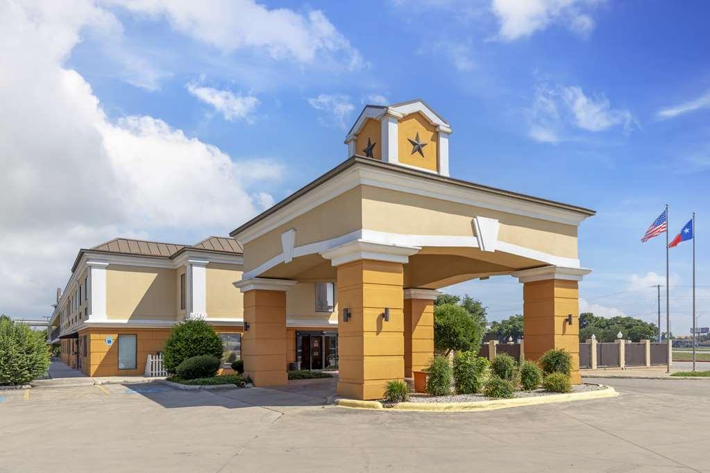 纽布朗费尔斯贝斯特韦斯特套房酒店 新布朗费尔斯 外观 照片